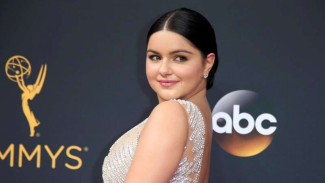 Kylie Jenner dan Ariel Kenakan Gaun Sama, Siapa Paling Keren