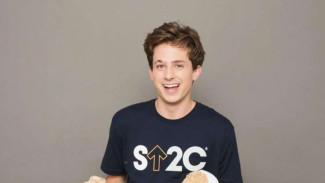 Charlie Puth Beri Kabar Terkini Kesehatan Selena Gomez