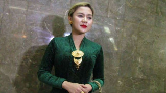 Kini Vicky Shu Lebih Senang Berkebaya
