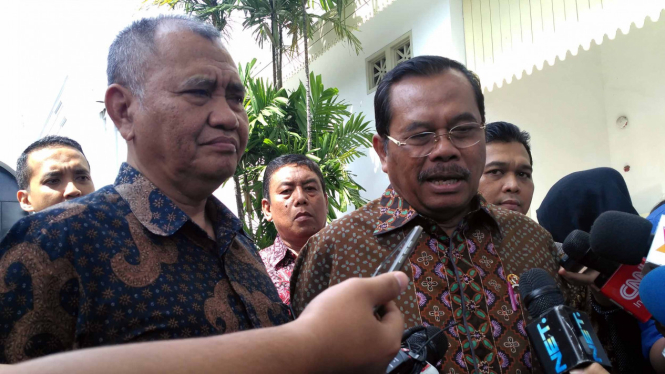 Jaksa Agung HM Prasetyo (kanan) dengan Ketua KPK Agus Rahardjo di Istana Negara.