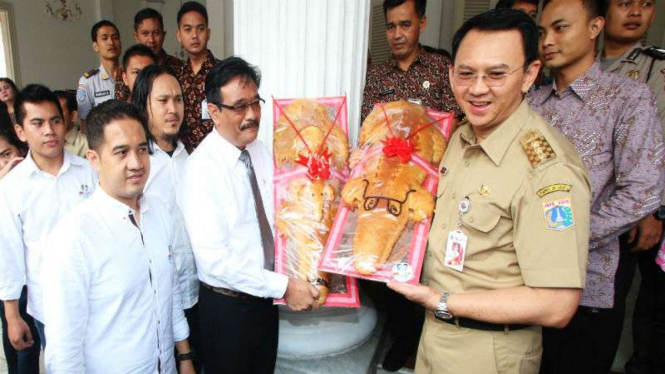 Gubernur DKI Basuki Tjahaja Purnama (Ahok) bersama Djarot Saiful Hidayat