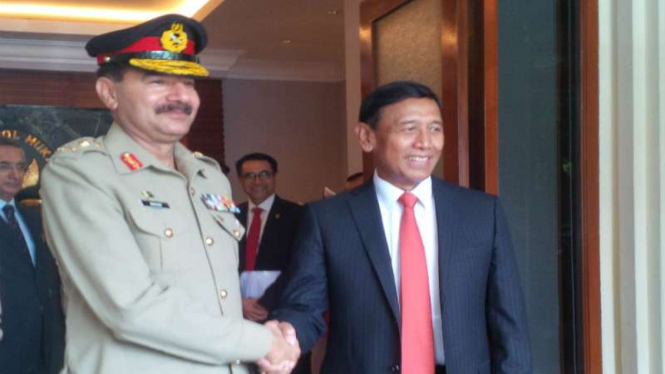 Menko Polhukam Wiranto bersama Panglima angkatan bersenjata Pakistan 