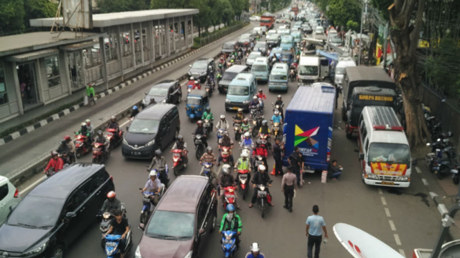 Kemacetan parah di depan KPUD DKI Jakarta