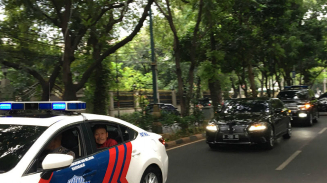 Iring-iringan mobil Megawati menuju DPP PDIP