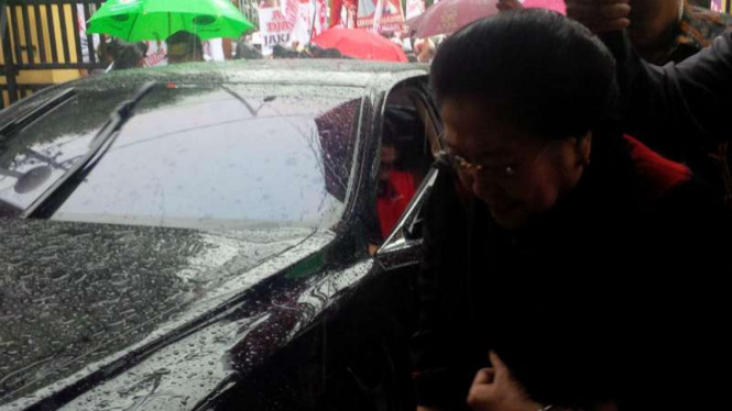 Ketua Umum DPP PDIP Megawati Soekarnoputri dampingi Ahok-Djarot mendafatar ke KPU DKI, Rabu, 21 September 2016.