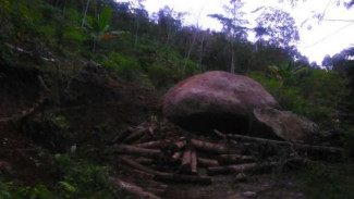 Jalan Penghubung Pangandaran-Banjar-Tasikmalaya Putus