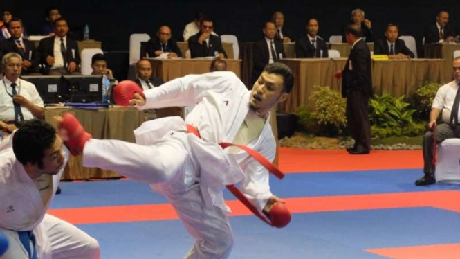Karateka DKI, Indra Bagaskoro (sabuk merah)