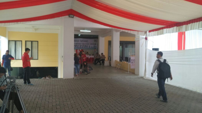 Situasi di hari kedua pendaftaran pasangan cagub dan cawagub di KPU DKI sepi.