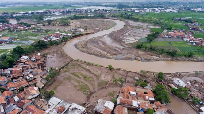 Foto Udara Kondisi Banjir Bandang di Garut