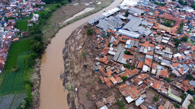 Foto udara kondisi dampak banjir bandang di Kabupaten Garut yang terjadi Selasa, 20 September 2016. Foto diambil Kamis (22/9/2016)