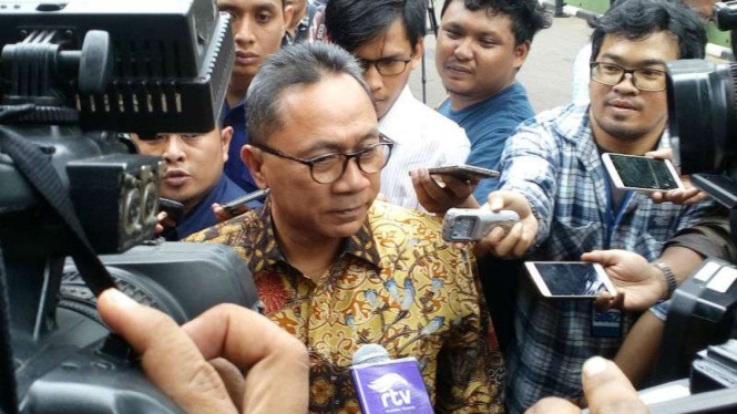 Ketua Umum PAN, Zulkifli Hasan saat tiba di kediaman SBY di Puri Cikeas, Bogor.
