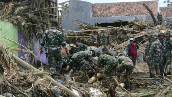 1.070 prajurit TNI bantu banjir bandang Garut