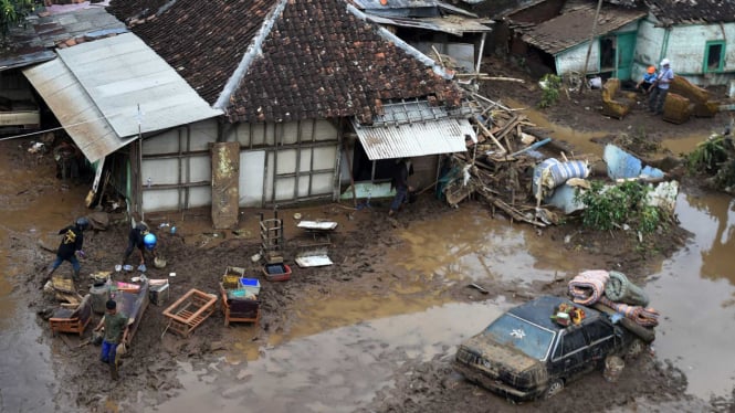 Rumah rusak akibat diterjang banjir bandang di Kabupaten Garut, Jawa Barat, pada Selasa, 20 September 2016.