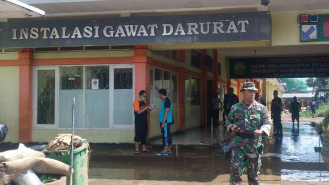 Instalasi Gawat Darurat pada RSUD dr Slamet di Garut belum berfungsi sejak diterjang banjir bandang hingga Jumat, 23 September 2016.