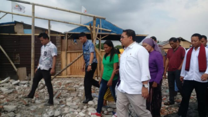 Wakil Ketua DPR RI Fadli Zon mengunjungi korban penggusuran Kampung Akuarium