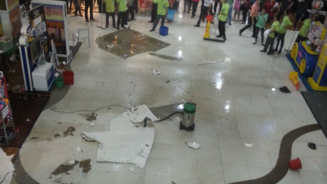 Atap Kalibata Mall jatuh ke lantai dasar