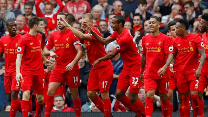 Pemain Liverpool merayakan gol