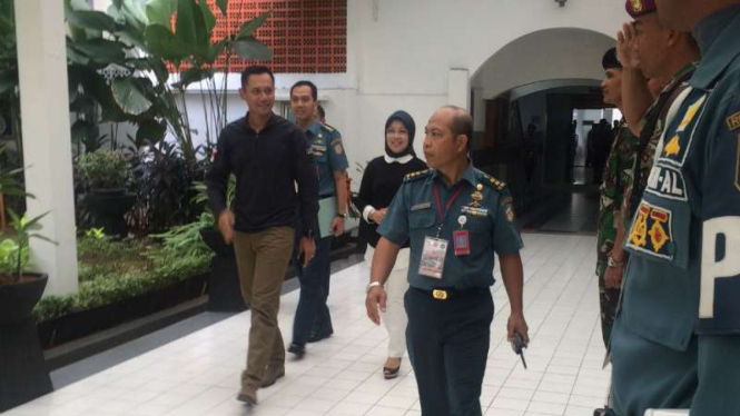 Bakal cagub DKI Agus Yudhoyono di RSAL Mintohardjo