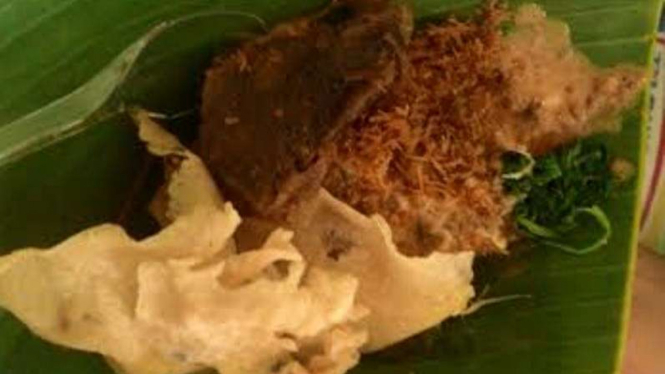 Nasi pecel Yu Gembrot Madiun