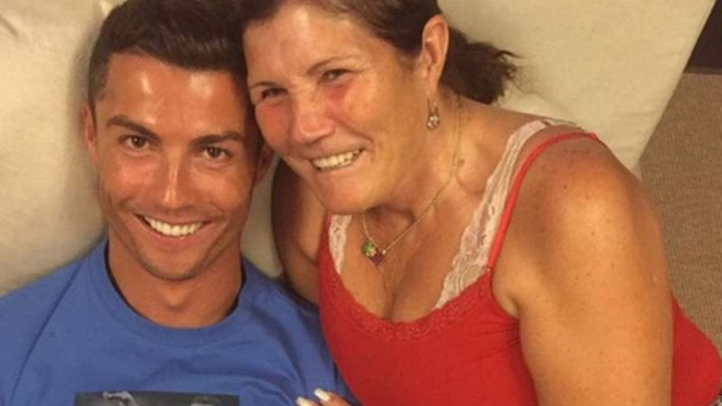 Cristiano Ronaldo dan ibunya, Dolores Aveiro