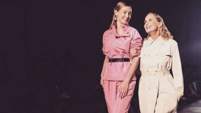 Gigi Hadid dan Lauren Hutton di Milan Fashion Week