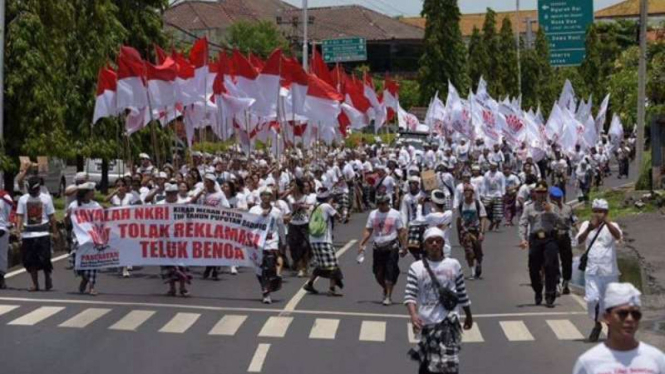 Demo Tolak Reklamasi Teluk Benoa di Bali.