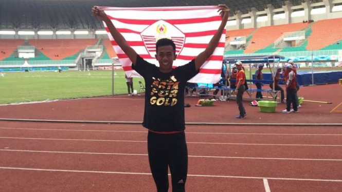  Atlet atletik DKI Jakarta Rizky Ghusyafa