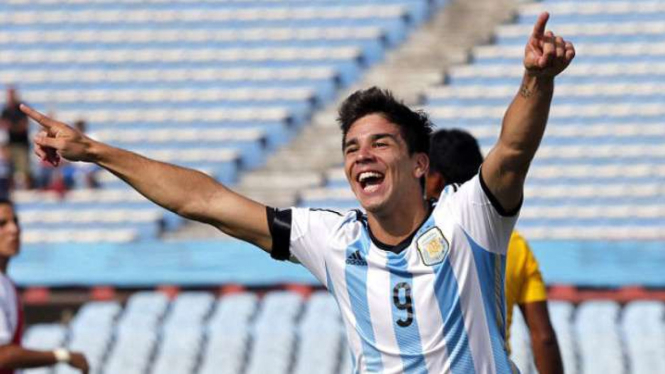 Striker Argentina dan Genoa Giovanni Simeone