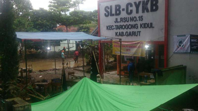 Suasana di SLB CYKB pasca banjir bandang di Garut, Jawa Barat
