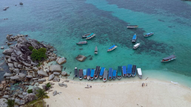 Menikmati Keindahan Pantai Lengkuas di Pulau Belitung