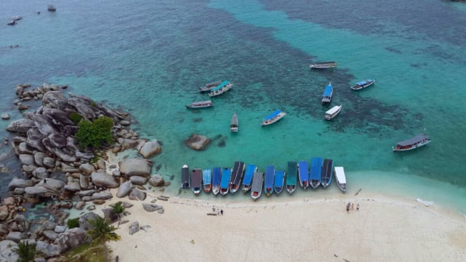 Menikmati Keindahan Pantai Lengkuas di Pulau Belitung