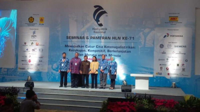 Wapres Jusuf Kalla membuka seminar Hari Listrik Nasional (HLN) ke-71 