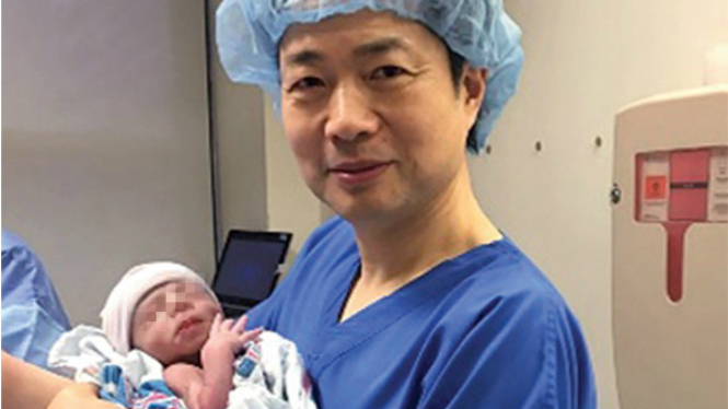 Bayi pertama yang dihasilkan dari bayi tabung tiga orang tua