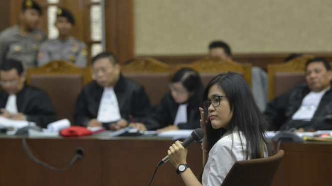 Terdakwa Jessica Kumala Wongso memberi keterangan dalam sidang kasus tewasnya Wayan Mirna Salihin.