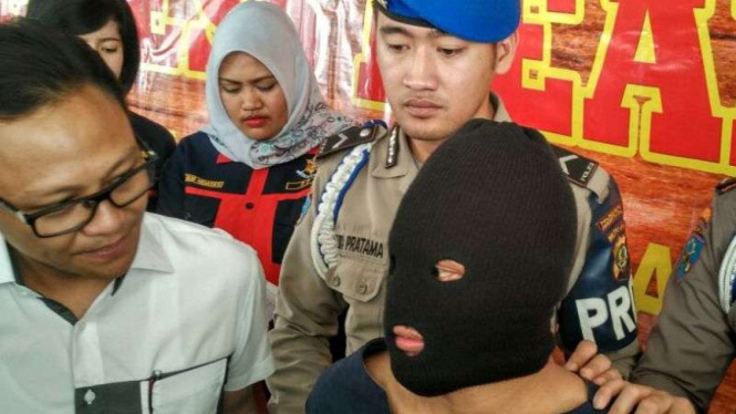 Pelaku pencabulan gadis 13 tahun yang dibawa kabur ke Ambon (topeng).