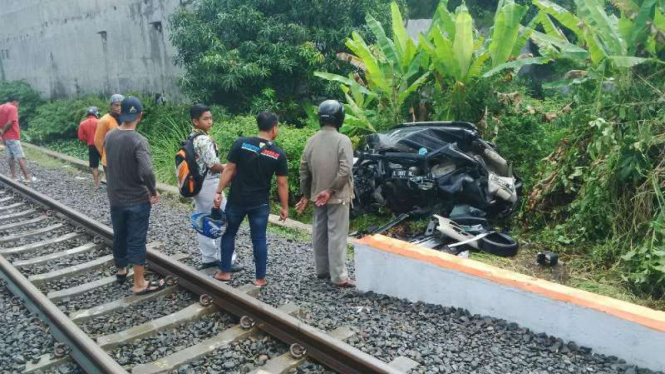 Lima Orang Rombongan Pengantin Tewas usai Dihantam Kereta