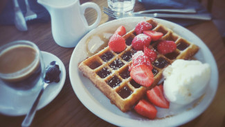 Heboh Kontroversi Waffle Berbentuk Alat Vital Pria