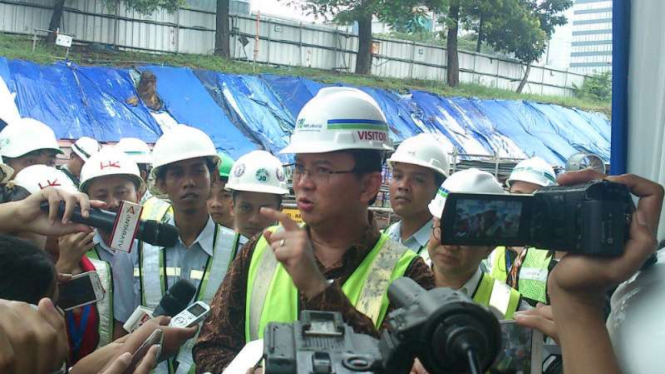 Gubernur DKI Basuki Tjahaja Purnama meninjau MRT