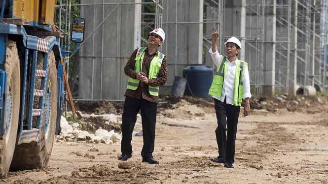 Presiden Jokowi Tinjau Perkembangan LRT Jabodetabek