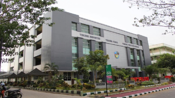 Gedung FTI UMI Makassar