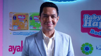 Dude Harlino Makin Serius Bisnis Camilan
