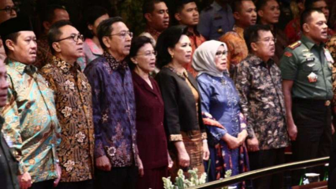 Sejumlah pejabat menghadiri pagelaran wayang yang digelar TNI.