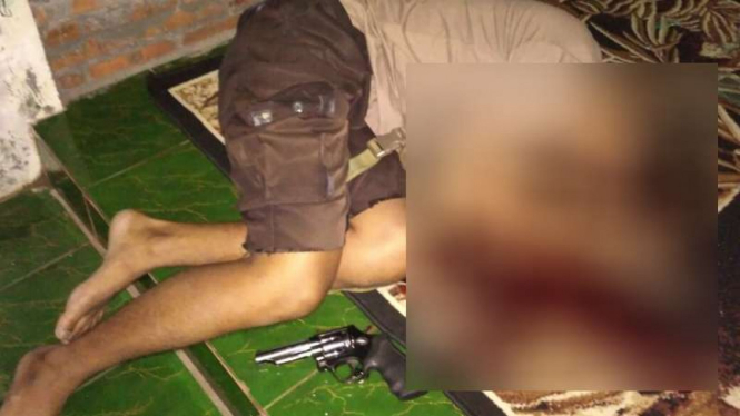 Seorang anggota Brimob Yogyakarta tewas usai tertembak peluru sendiri, Senin malam (3/10/2016). Diduga anggota polisi ini hendak unjuk kebolehan bermain Russian Roulette.