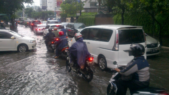 Banjir di kawasan Kemang, Jakarta Selatan Selasa, 4 Oktober 2016.