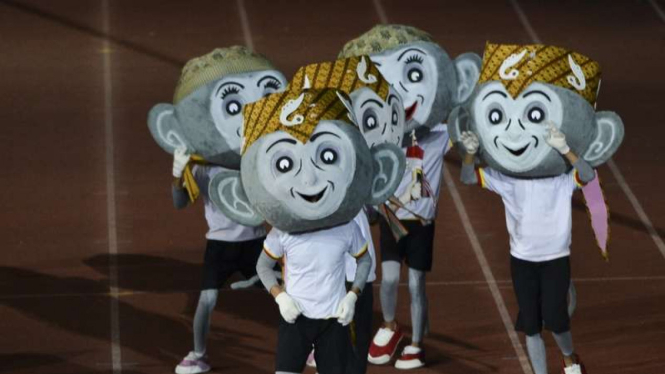 Maskot PON XIX/2016 Jawa Barat saat acara pembukaan di Stadion GBLA