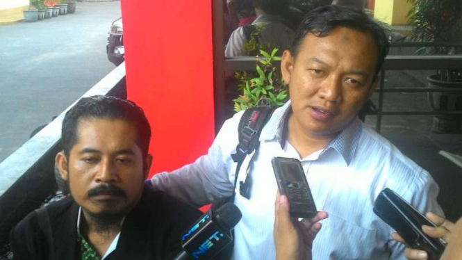 Isya Julianto, kuasa hukum Dimas Kanjeng, di Markas Polda Jatim di Surabaya, pada Rabu, 5 Oktober 2016.