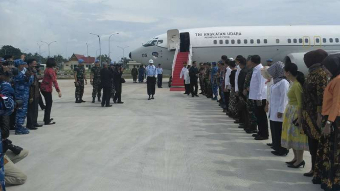 Presiden Joko Widodo di Bandar Udara Ranai, Kabupaten Natuna