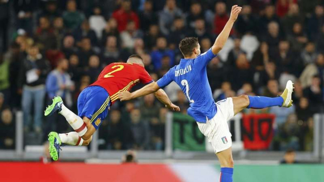 Pertandingan Timnas Italia vs Spanyol di Kualifikasi Piala Dunia 2018.