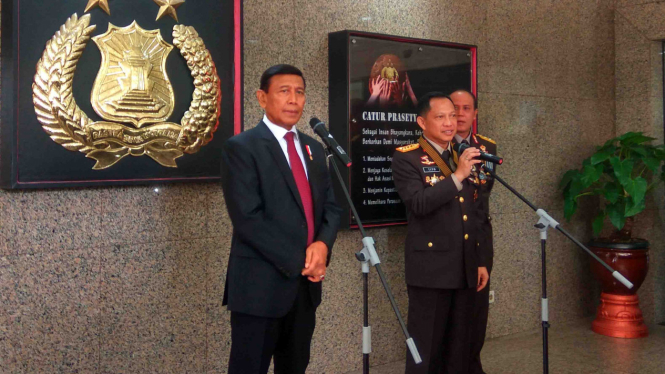 Menko Polhukam Wiranto dan Kapolri Jenderal Polisi Tito Karnavian di Mabes Polri.