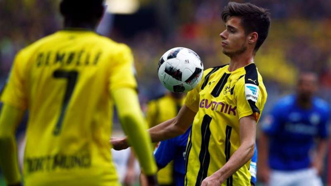 Gelandang Borussia Dortmund, Julian Weigl